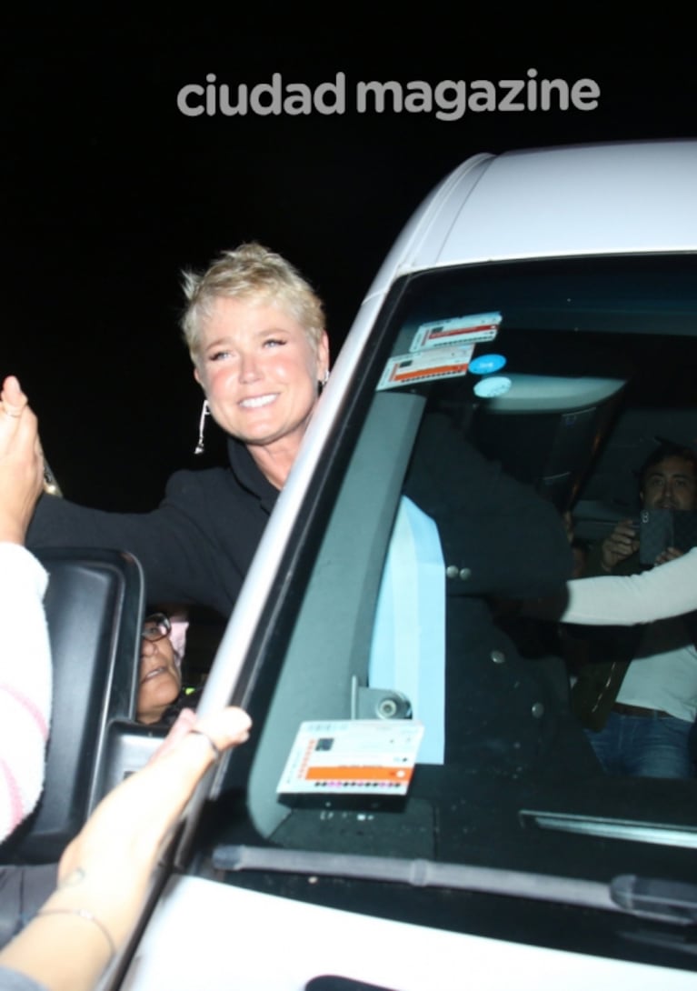 Las fotos de la llegada de Xuxa a la Argentina y el recibimiento de sus fans