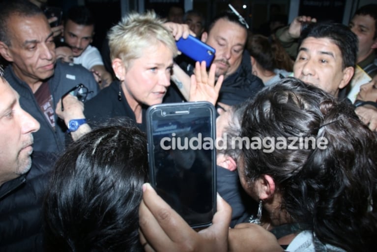 Las fotos de la llegada de Xuxa a la Argentina y el recibimiento de sus fans