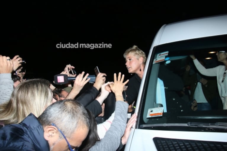 Las fotos de la llegada de Xuxa a la Argentina y el recibimiento de sus fans