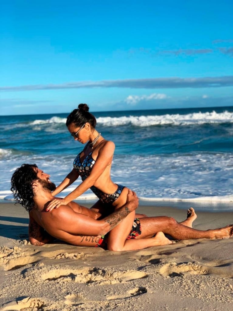 Las fotos de la luna de miel de Paz Cornú y Diego Orden en Río de Janeiro: mimos hot ¡al límite! en la playa