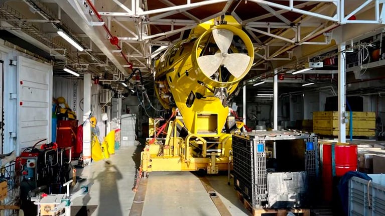 Las fotos de la misión científica internacional para rescatar los barriles radioactivos hundidos en el Océano Atlático (Foto: Instagram @pascal.guerin.pidji)
