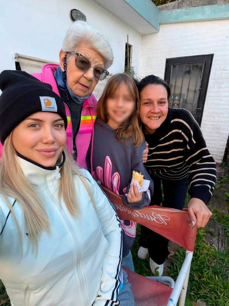 Las fotos de la visita de Wanda Nara y sus hijas a la casa del papá de Mauro Icardi (Foto: Instagram @aldanaicardi)