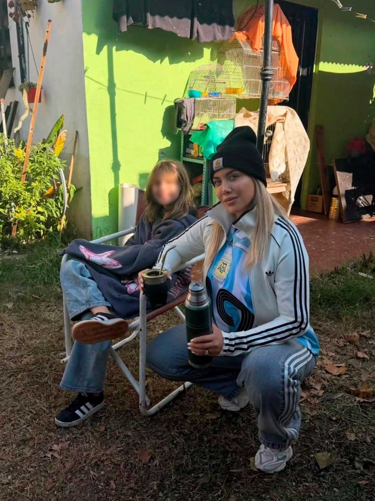Las fotos de la visita de Wanda Nara y sus hijas a la casa del papá de Mauro Icardi (Foto: Instagram @aldanaicardi)