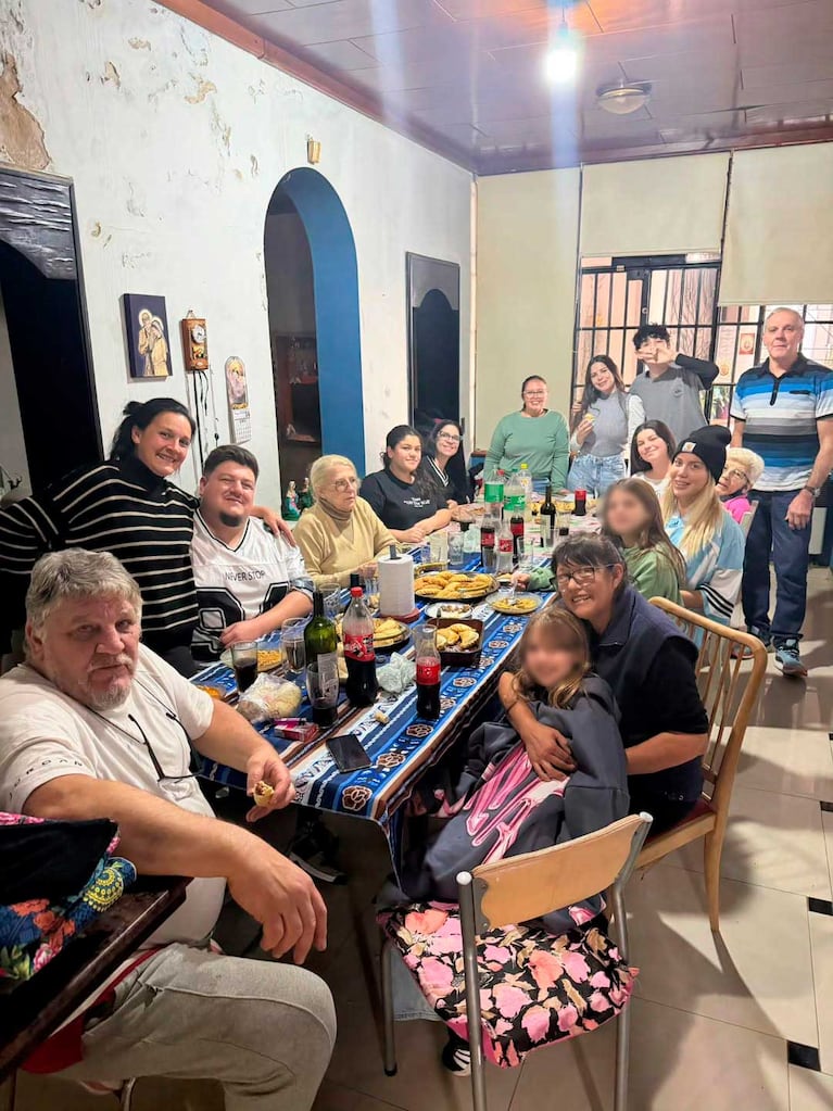 Las fotos de la visita de Wanda Nara y sus hijas a la casa del papá de Mauro Icardi (Foto: Instagram @aldanaicardi)
