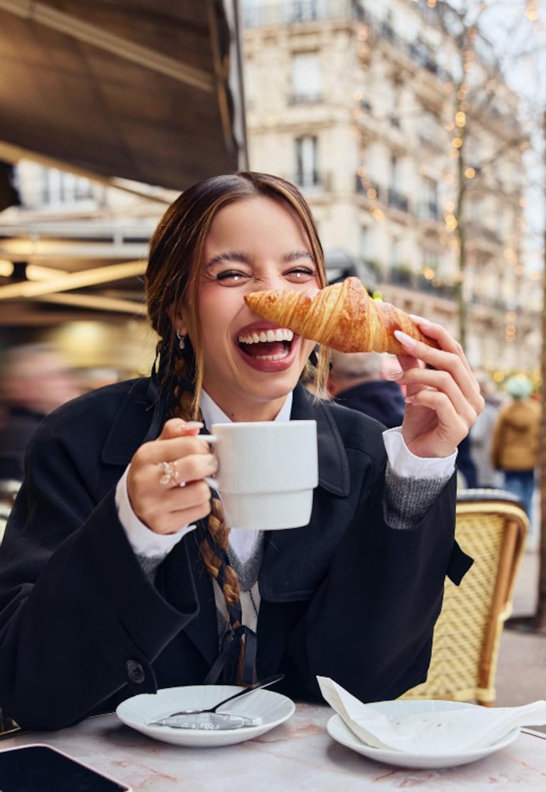 Las fotos de las románticas vacaciones de Emilia Mernes y Duki en París