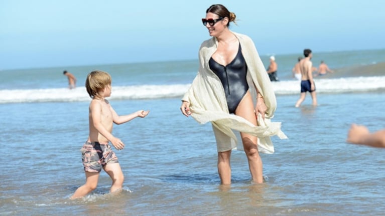 Las fotos de las vacaciones de Flor de la Ve y su familia en Mar del Plata: chapuzones y sonrisas de temporada