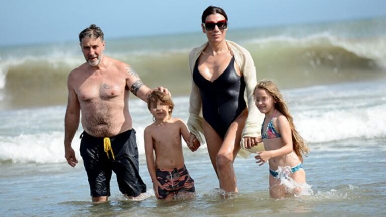 Las fotos de las vacaciones de Flor de la Ve y su familia en Mar del Plata: chapuzones y sonrisas de temporada