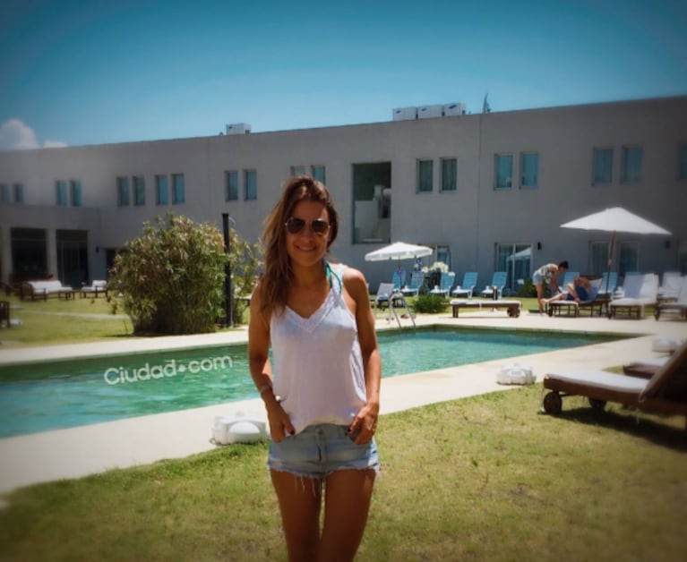 Las fotos de las vacaciones de Mariana Brey, una diosa soltera en las playas de Conchillas