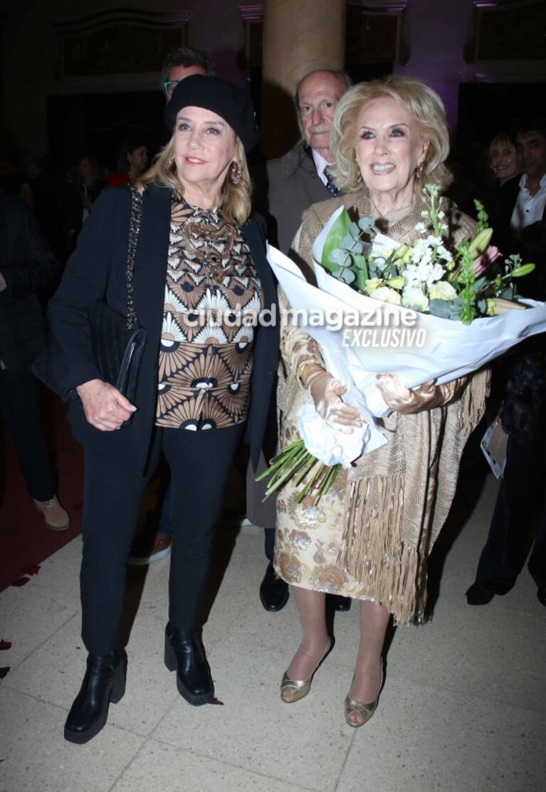 Las fotos de los famosos en el estreno de Piaf: la elegancia de Mirtha Legrand, Adrián Suar y el look súper canchero de Benjamín Vicuña