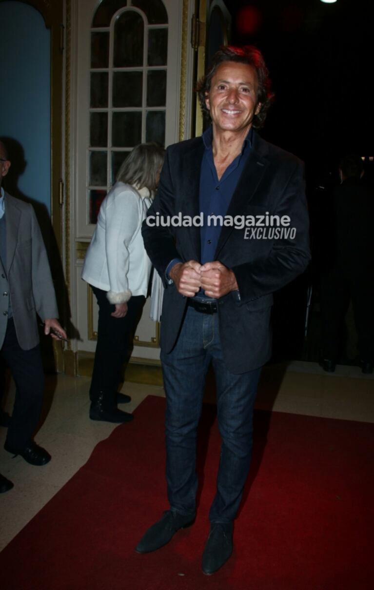 Las fotos de los famosos en el estreno de Piaf: la elegancia de Mirtha Legrand, Adrián Suar y el look súper canchero de Benjamín Vicuña