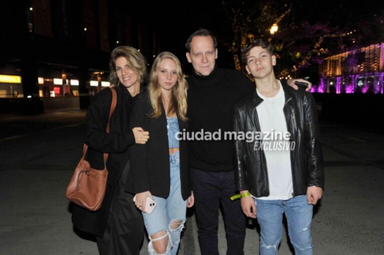 Las fotos de los famosos en el show de Dua Lipa: Celeste Cid con su hijo André, Benjamín Vicuña, Jimena Barón y muchos más