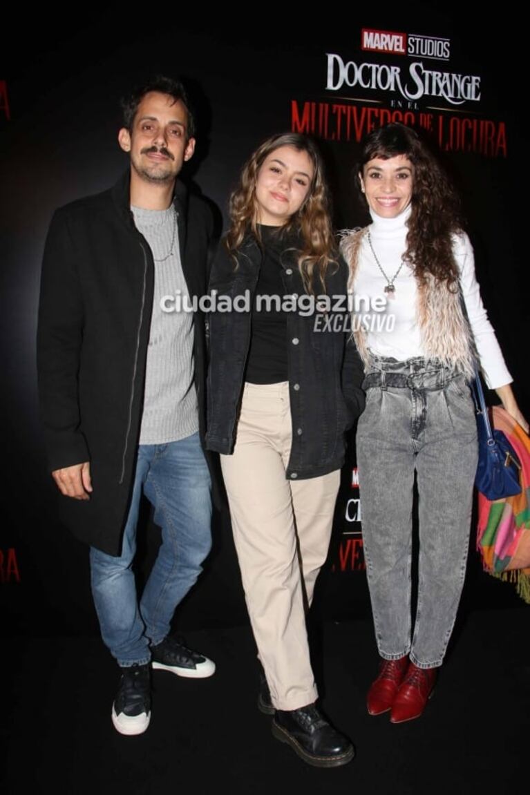 Las fotos de los famosos y sus familias en una salida al cine: de Agustina Cherri con Nilo a Fabián Vena y Paula Morales