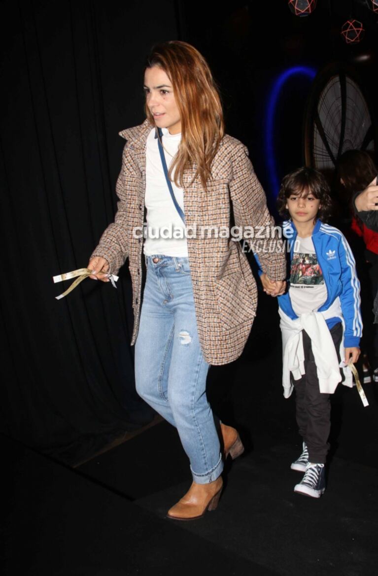 Las fotos de los famosos y sus familias en una salida al cine: de Agustina Cherri con Nilo a Fabián Vena y Paula Morales