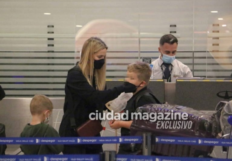 Las fotos de Luisana Lopilato y Michael Bublé con sus hijos en Ezeiza: buena onda con los fans y complicidad familiar