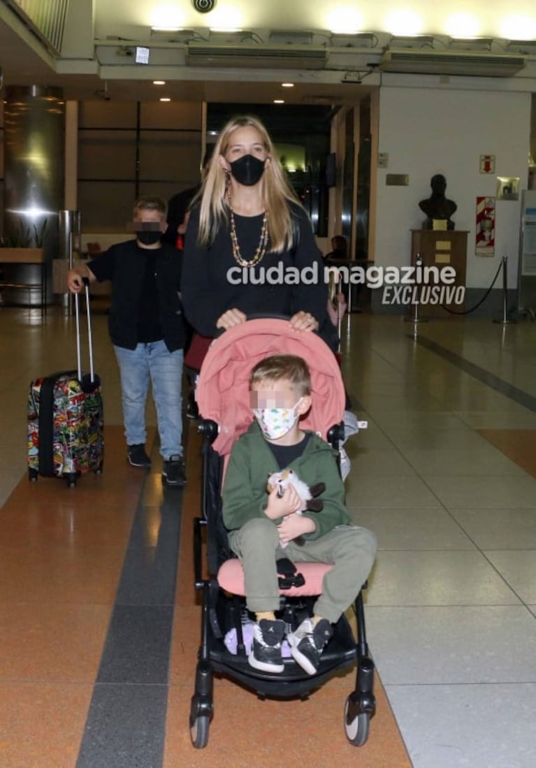 Las fotos de Luisana Lopilato y Michael Bublé con sus hijos en Ezeiza: buena onda con los fans y complicidad familiar