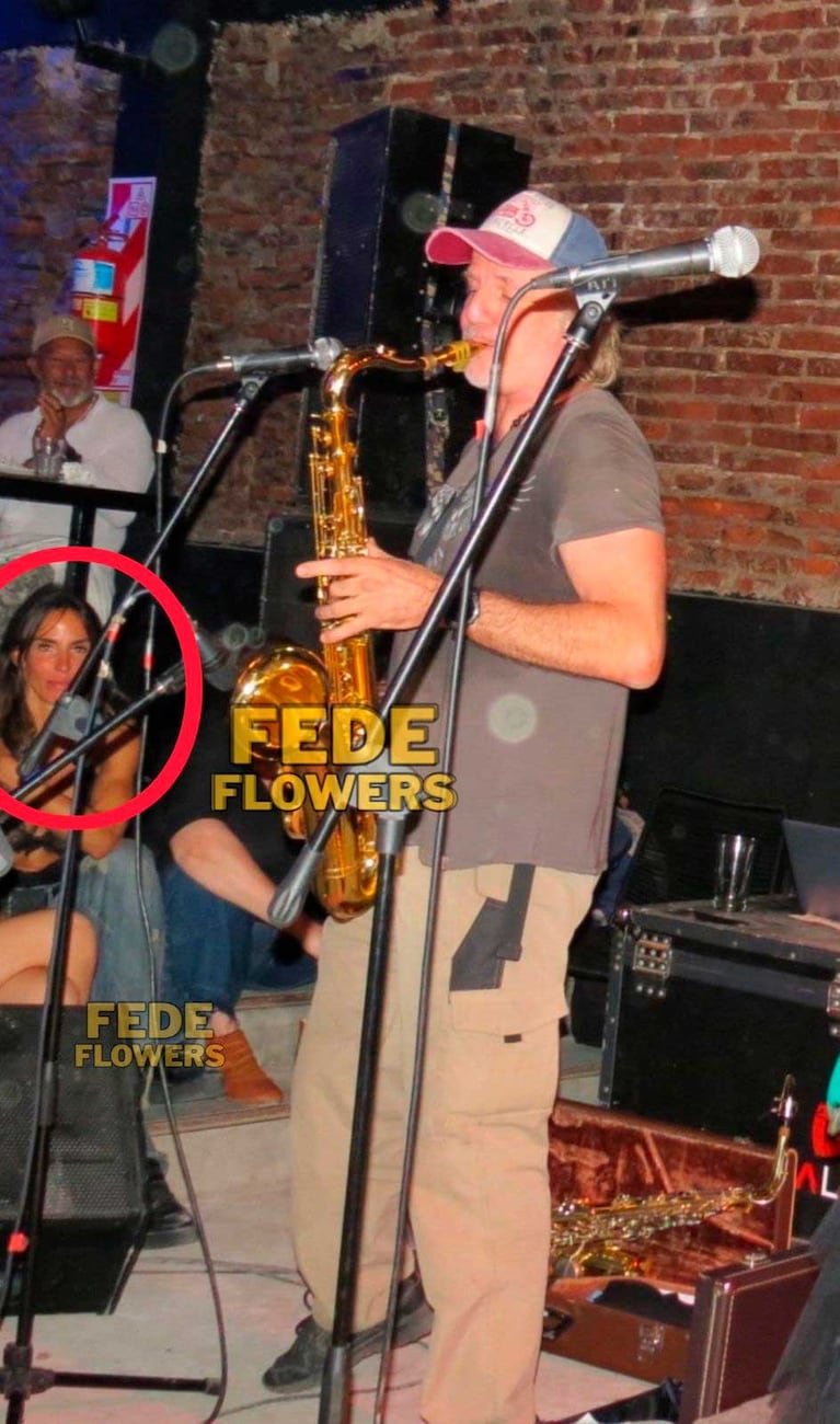 Las fotos de María Susini viendo a Facundo Arana en un show en Mar del Plata (Foto: X/ @fedeflowers)