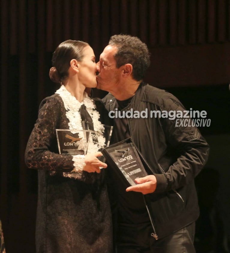 Las fotos de Natalia Oreiro, premiada y súper enamorada de Ricardo Mollo en los Premios Cóndor de Plata a las Series 