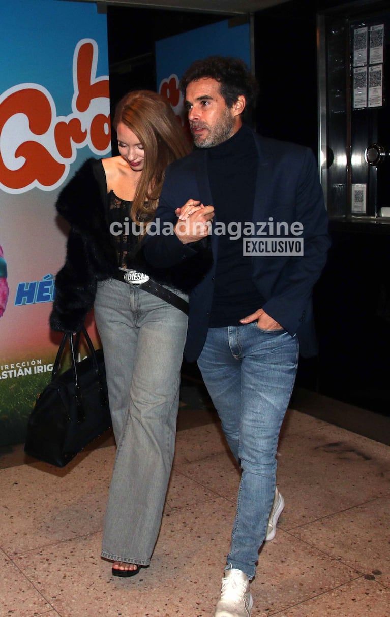 Las fotos de Nicolás Cabré con Rocío Pardo, a puro mimo en el estreno de Pretty Woman