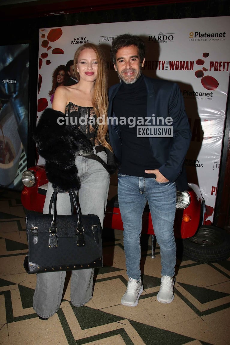 Las fotos de Nicolás Cabré con Rocío Pardo, a puro mimo en el estreno de Pretty Woman