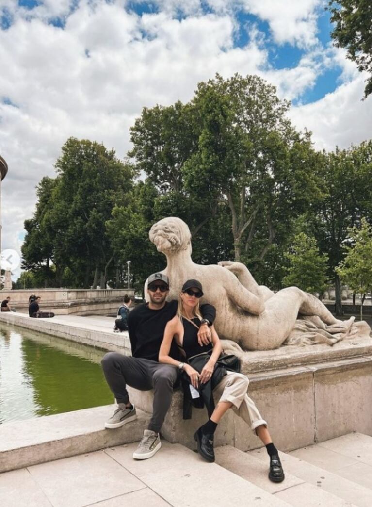 Las fotos de Nicole Neumann con sus hijas y Manu Urcera de paseo por Francia
