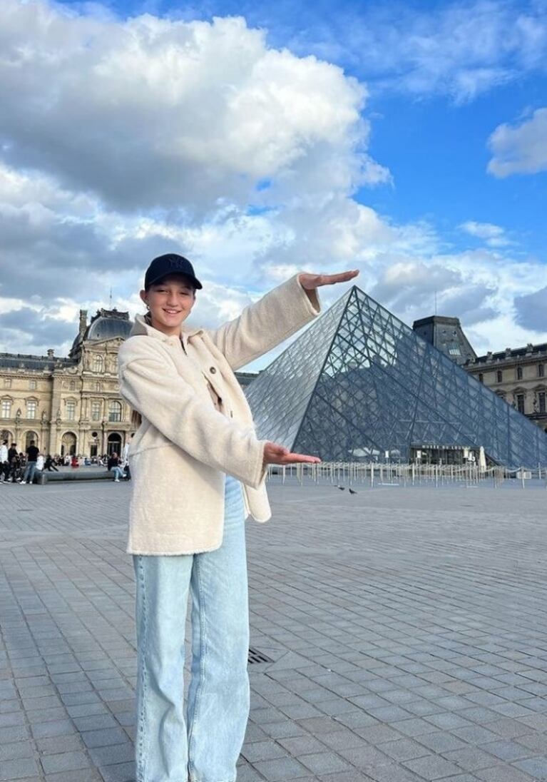 Las fotos de Nicole Neumann con sus hijas y Manu Urcera de paseo por Francia