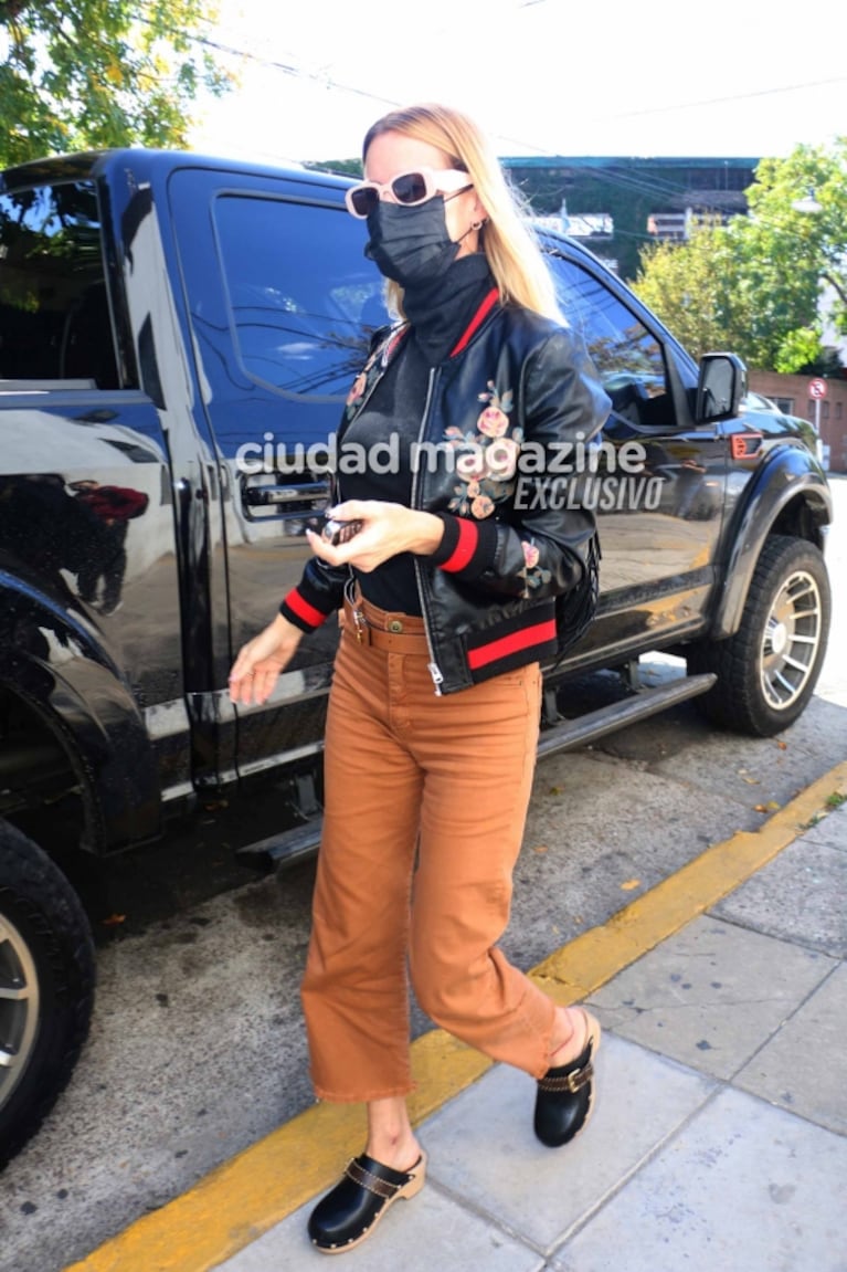 Las fotos de Nicole Neumann llegando a trabajar en su imponente camioneta