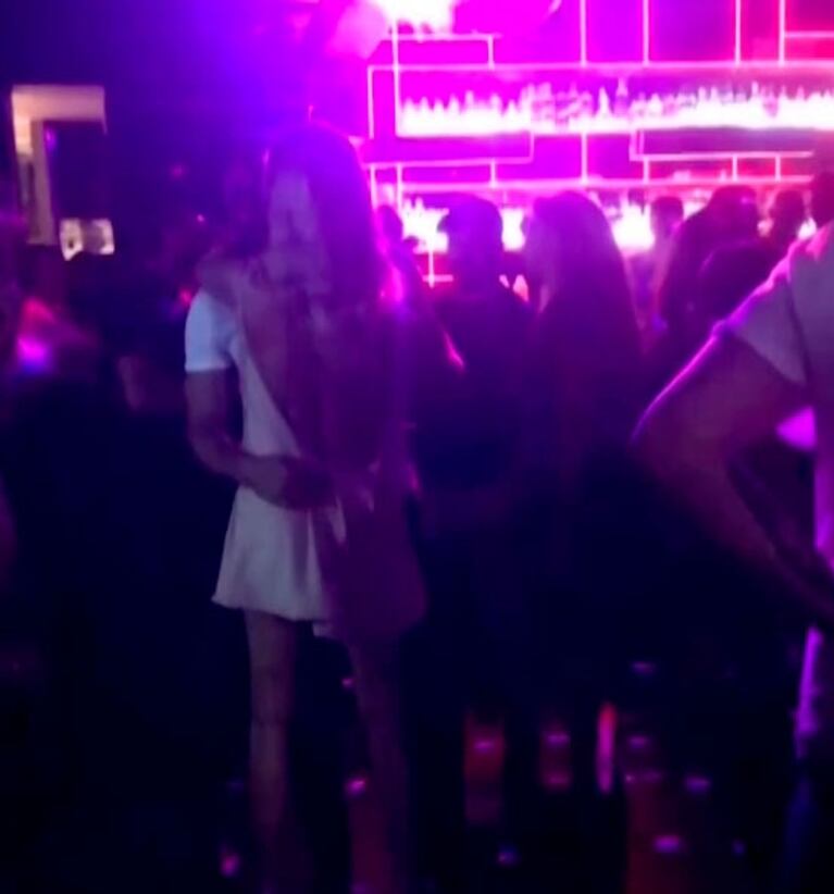 Las fotos de Nicole Neumann y Facundo Moyano, a los besos en un boliche en Mar del Plata 