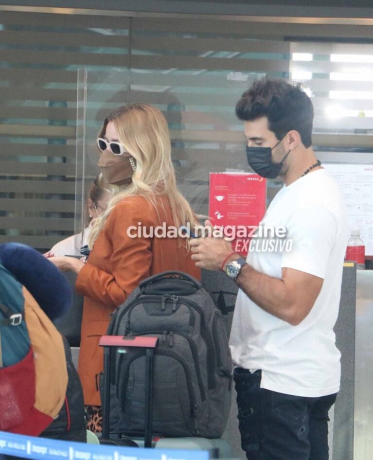Las fotos de Nicole Neumann y Manu Urcera, mimosos antes de volar a Italia tras el accidente del automovilista