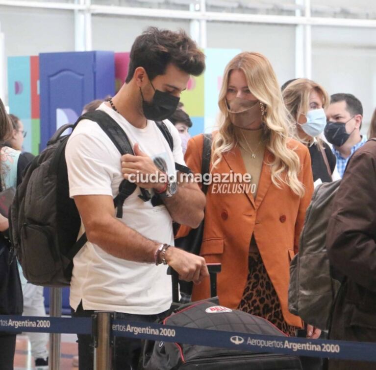 Las fotos de Nicole Neumann y Manu Urcera, mimosos antes de volar a Italia tras el accidente del automovilista