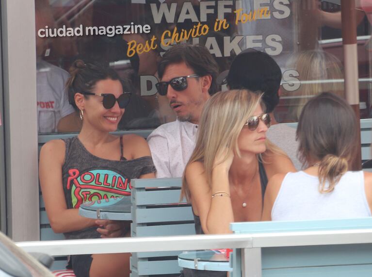 Las fotos de Pampita con Roberto García Moritán en Punta del Este. (Foto: GMPress)