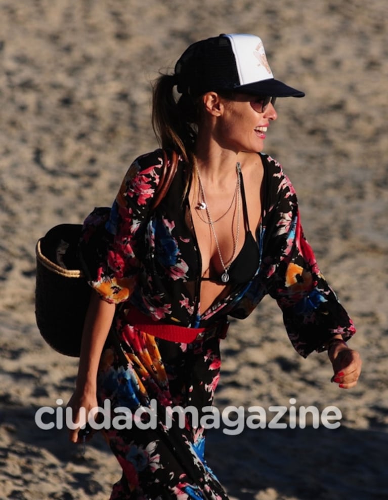 Las fotos de Pampita, soltera en Punta del Este: relax en bikini ¡y sin Photoshop!