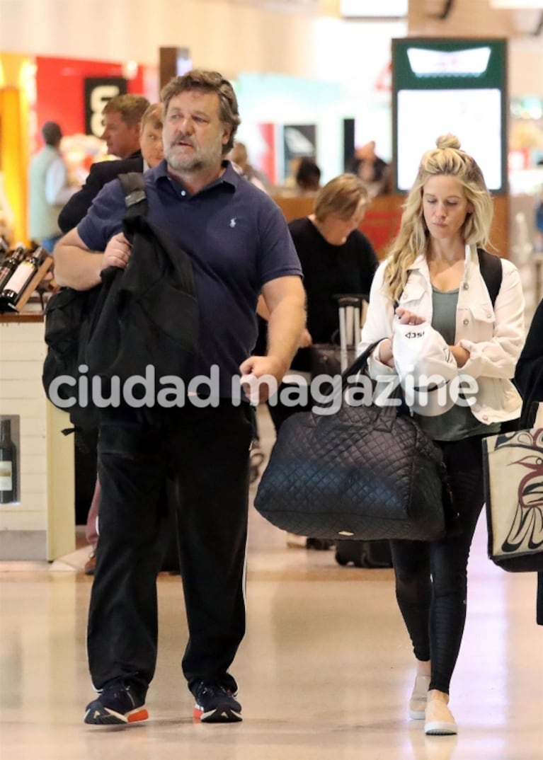 Las fotos de Russell Crowe, capturado 'infraganti' acomodándose la ropa interior 