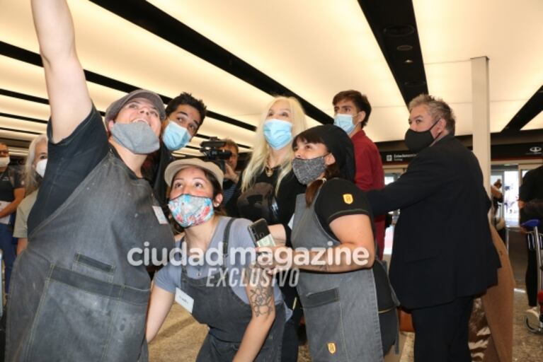Las fotos de Susana Giménez en Ezeiza tras regresar de París donde entrevistó a Wanda Nara e Icardi: el motivo por el que debió viajar en clase turista