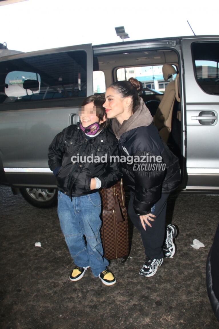 Las fotos de Tini Stoessel y Rodrigo de Paul, enamorados en Ezeiza tras sus increíbles vacaciones en Europa