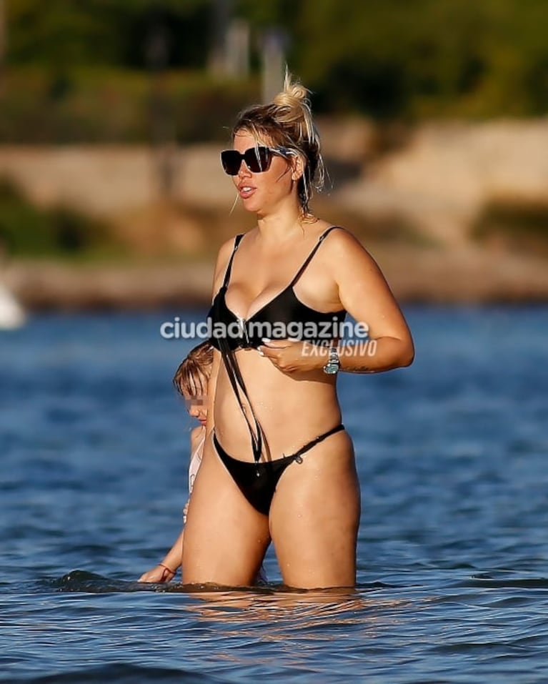 Las fotos de Wanda Nara a pura sensualidad en el mar de Ibiza durante sus vacaciones