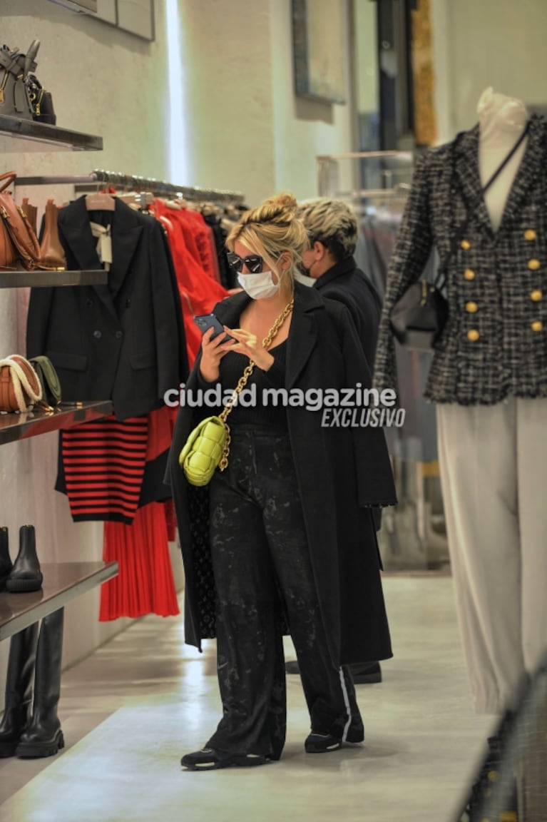 Las fotos de Wanda Nara de compras en Milán en medio de su escandalosa separación de Mauro Icardi