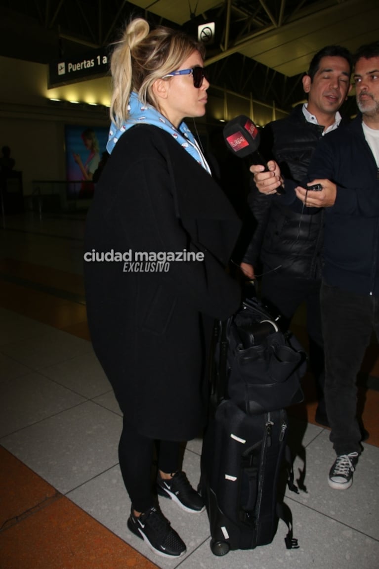 Las fotos de Wanda Nara en el aeropuerto para viajar a Turquía y reencontrarse con su familia tras las polémicas