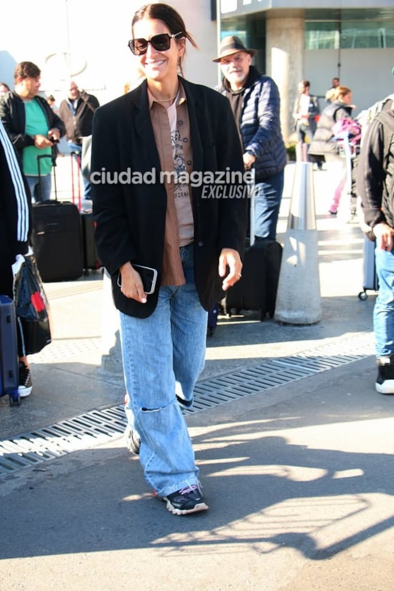 Las fotos de Wanda y Zaira Nara en su llegada a la Argentina: looks súper cancheros y muchas valijas