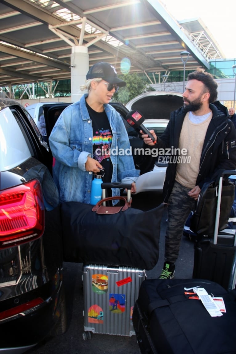 Las fotos de Wanda y Zaira Nara en su llegada a la Argentina: looks súper cancheros y muchas valijas