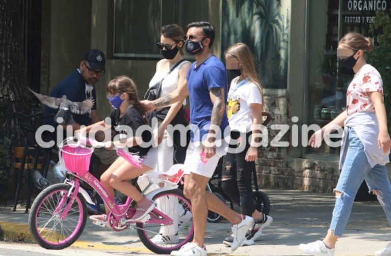 Las fotos del almuerzo en familia de Mica Viciconte, Fabián Cubero y sus hijas en medio de rumores de embarazo