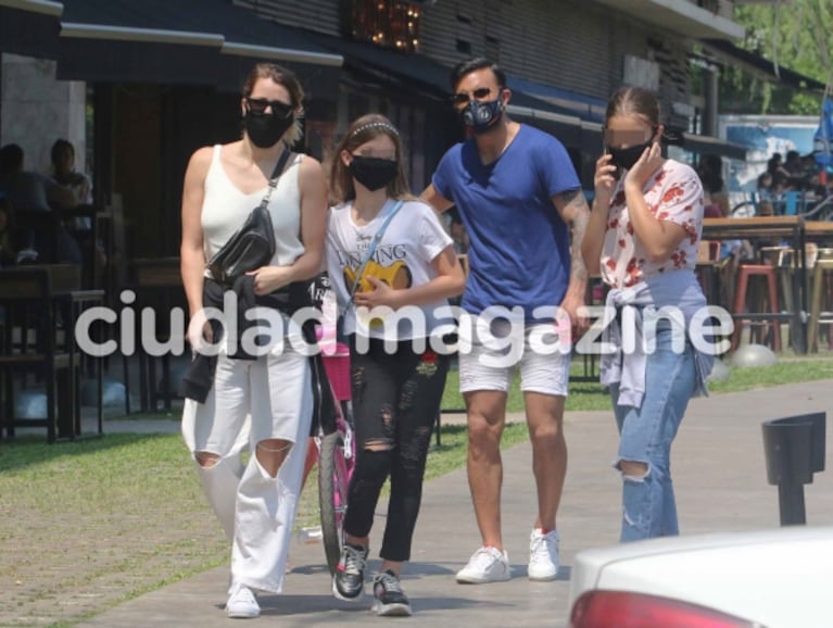 Las fotos del almuerzo en familia de Mica Viciconte, Fabián Cubero y sus hijas en medio de rumores de embarazo