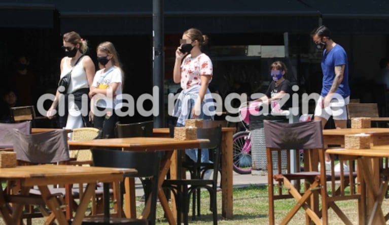 Las fotos del almuerzo en familia de Mica Viciconte, Fabián Cubero y sus hijas en medio de rumores de embarazo