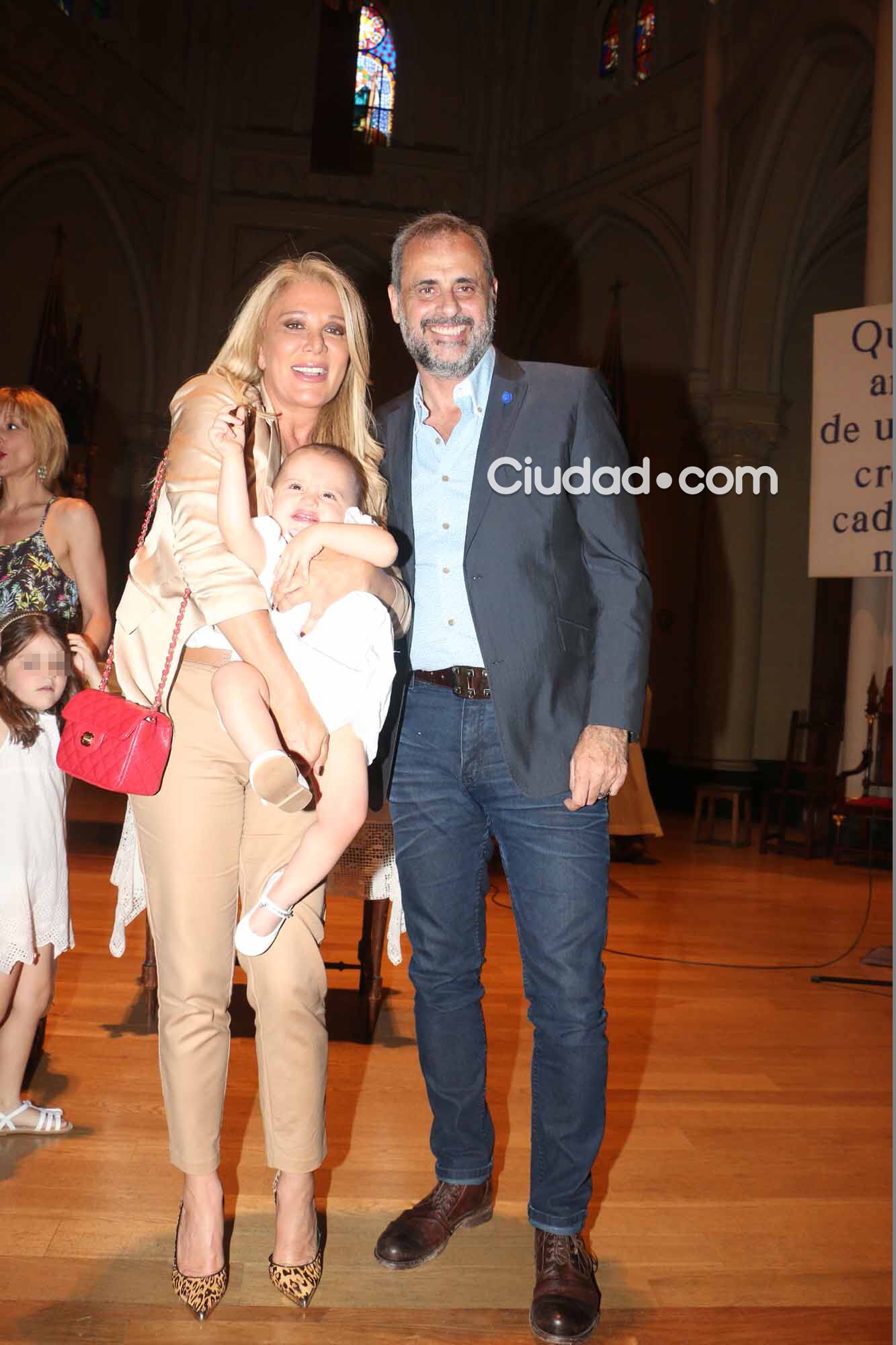 Las fotos del bautismo de la hija de Valeria Archimó y Guillermo Marín (Foto: Movilpress)