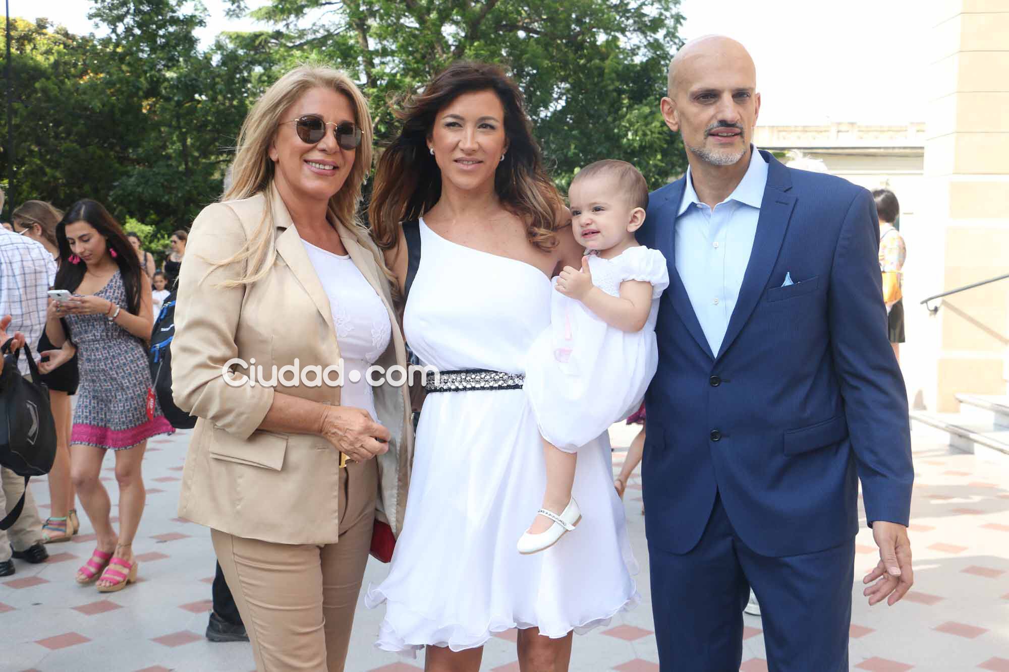 Las fotos del bautismo de la hija de Valeria Archimó y Guillermo Marín (Foto: Movilpress)