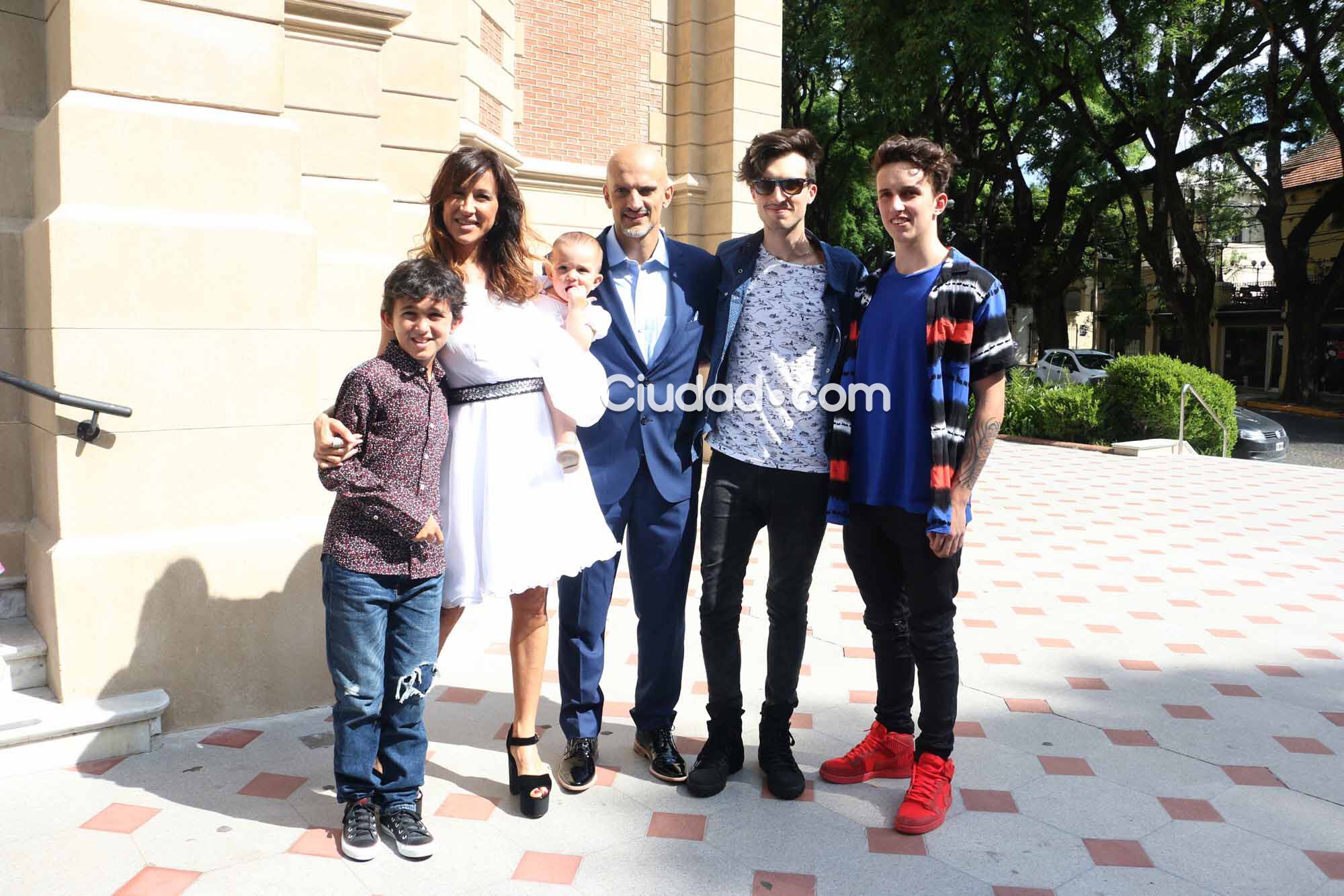 Las fotos del bautismo de la hija de Valeria Archimó y Guillermo Marín (Foto: Movilpress)
