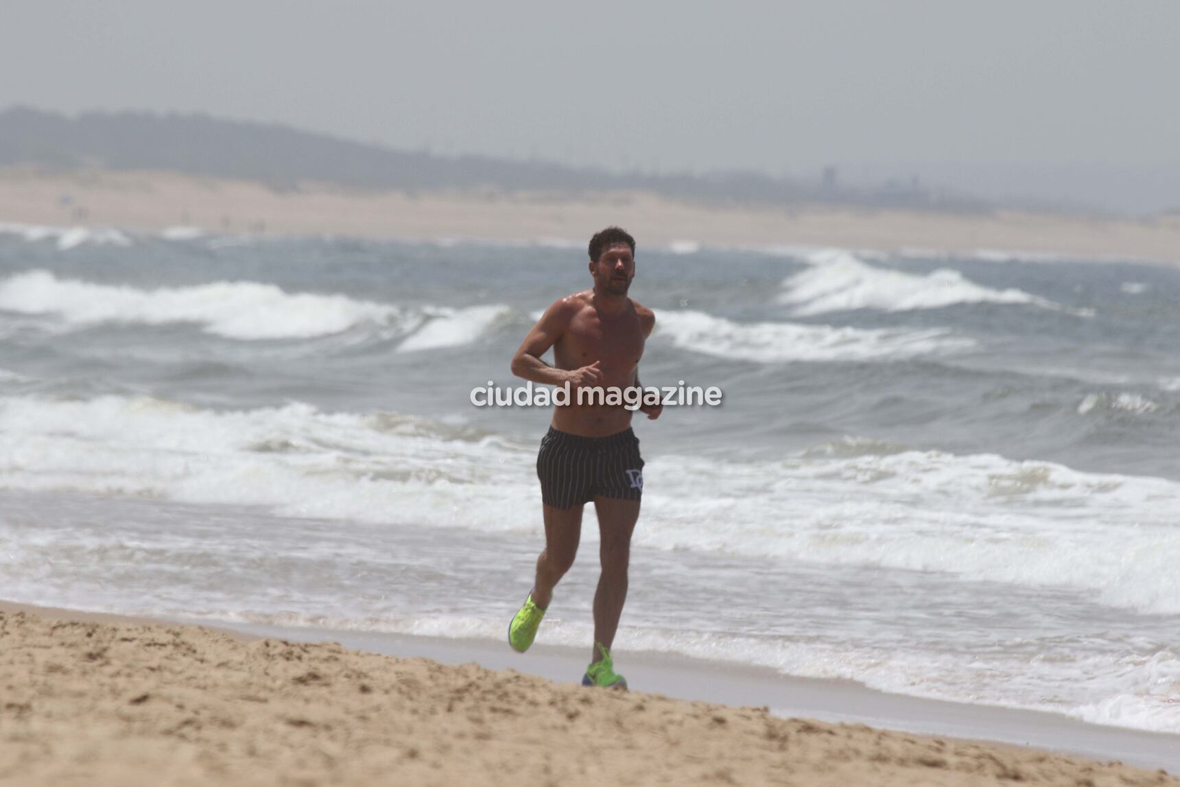 Las fotos del Cholo Simeone y Carla Pereyra, en familia en las playas de José Ignacio. Foto: GM Press