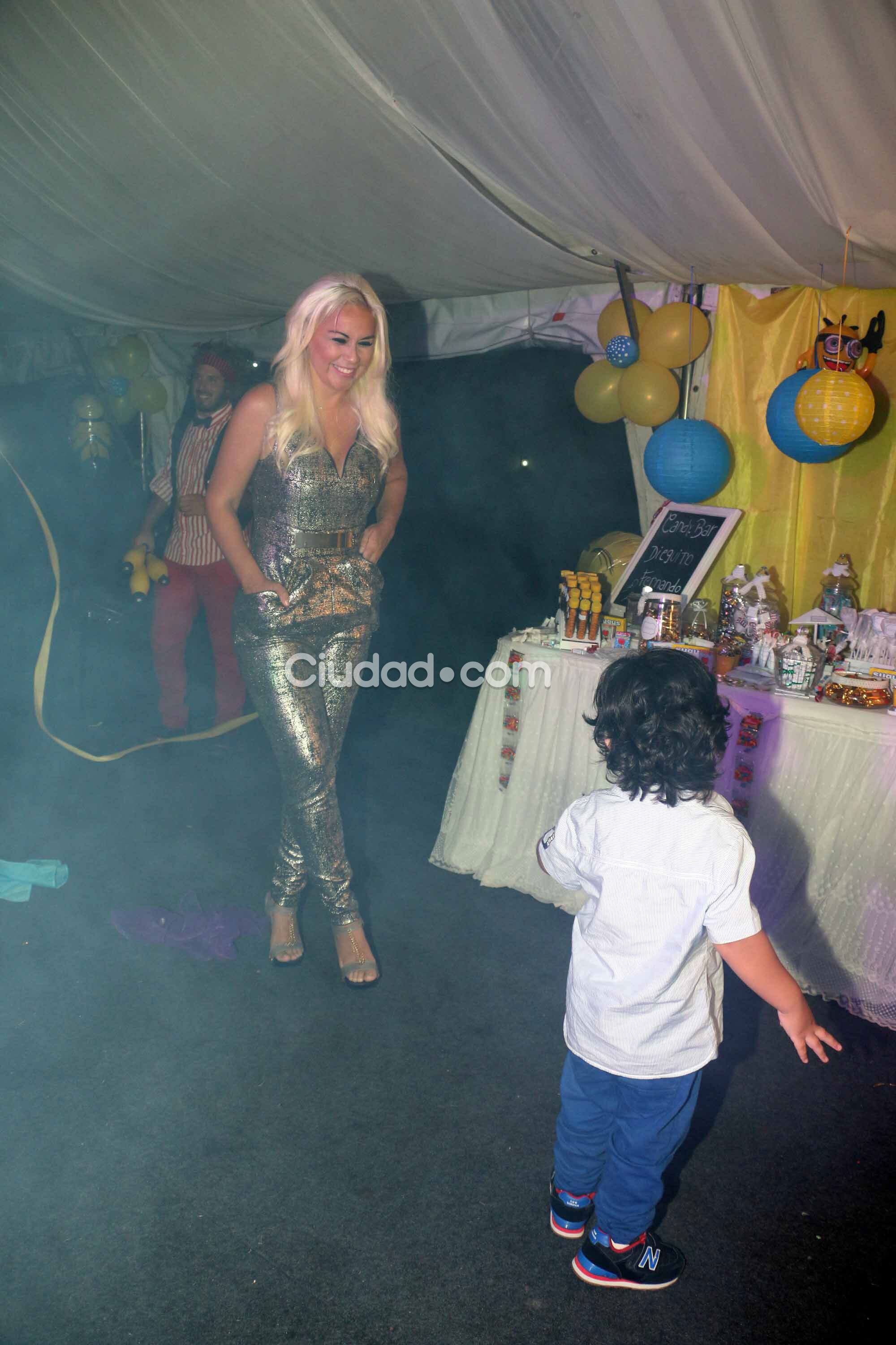 Las fotos del cumpleaños de Dieguito Fernando... y el look sexy de Verónica Ojeda. (Foto: Movilpress)