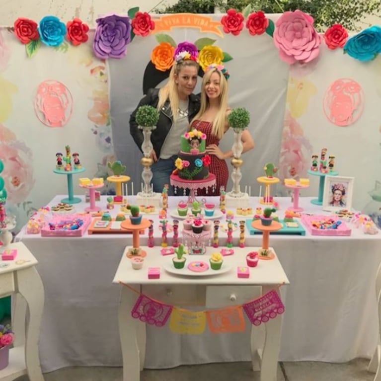 Las fotos del cumpleaños de Gisela Bernal: candy bar con temática Frida Kahlo y postales con su novio