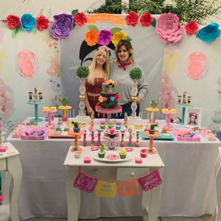 Las fotos del cumpleaños de Gisela Bernal: candy bar con temática Frida Kahlo y postales con su novio