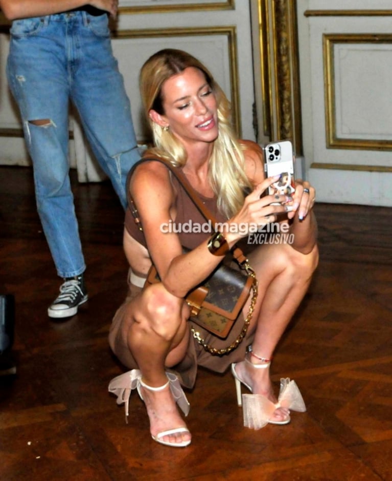 Las fotos del debut de Indiana Cubero como modelo: Nicole Neumann, Fabián Cubero y Mica Viciconte estuvieron allí para apoyarla